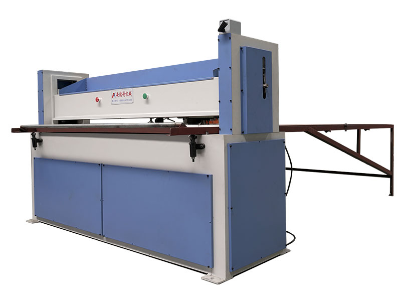 ?精密四柱裁斷機